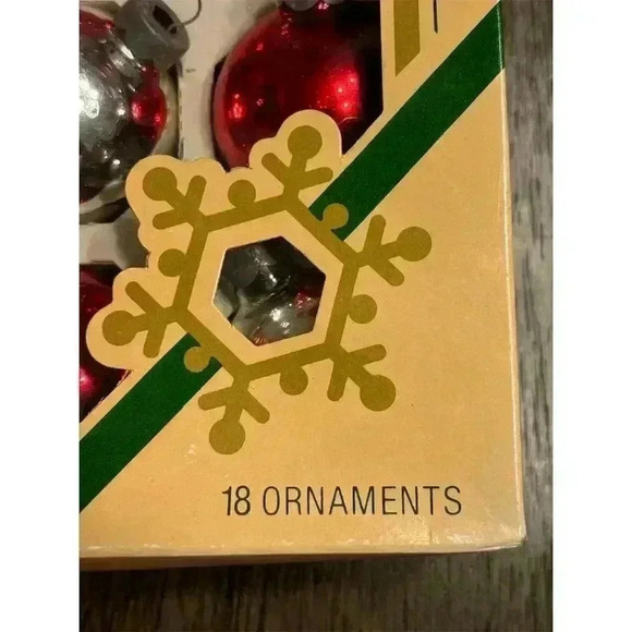 Vintage Pyramid Glass Holiday Christmas tree Ornaments Set of 18 Red & Silver - Picture 4 of 7